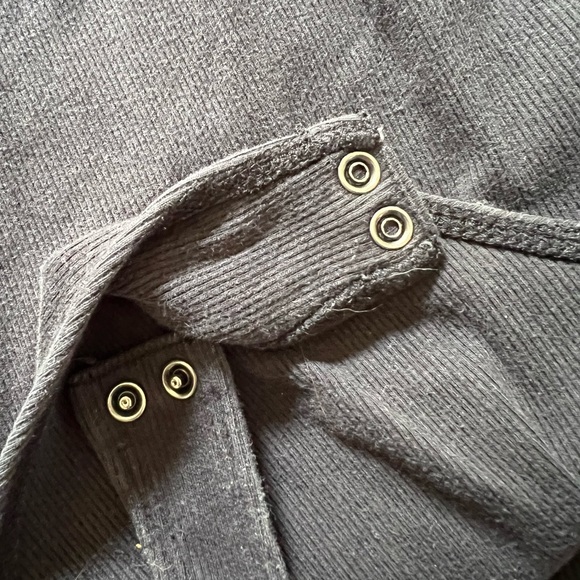 ABERCROMBIE AND FITCH BLACK V NECK RIBBED SHORT SLEEVE BODYSUIT SIZE XS - Picture 4 of 4